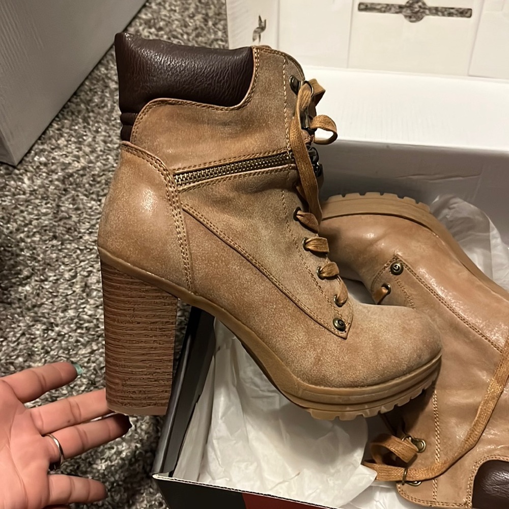 Guess boots